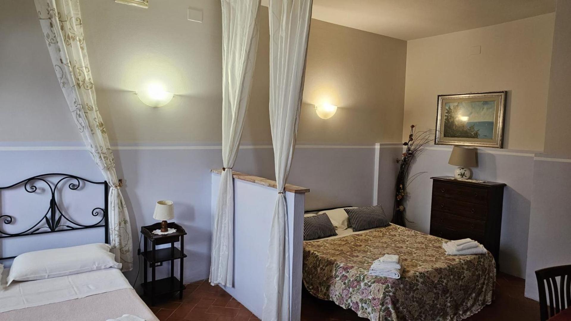 I Chiari Guest House Acquaviva  Bagian luar foto